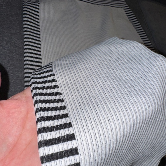 Forever 21- SEAMLESS RIBBED KNIT LEGGINGS-WHITE & BLACK STRIPE SIZE S/M - Picture 6 of 8